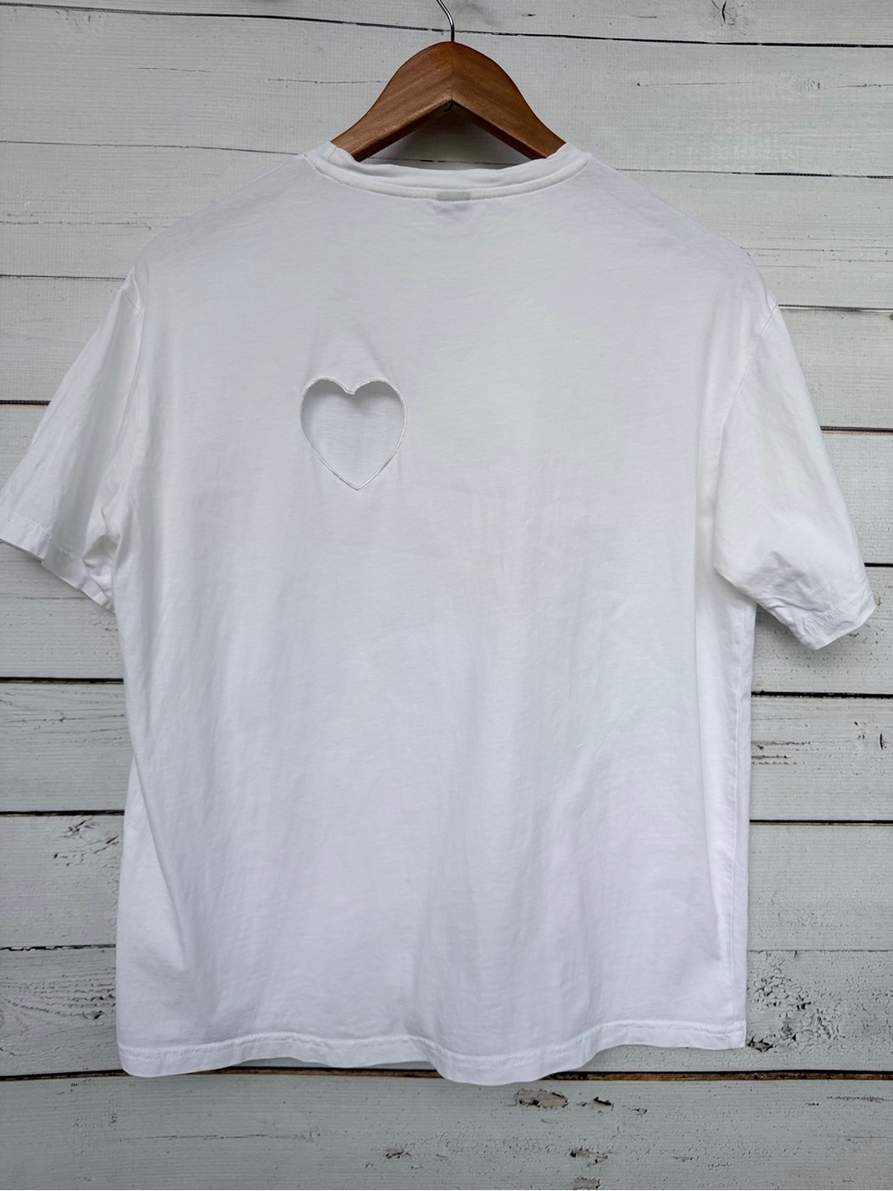 DAZY White Short Sleeve Crew Neck Tee with Heart Cutout Back -Small